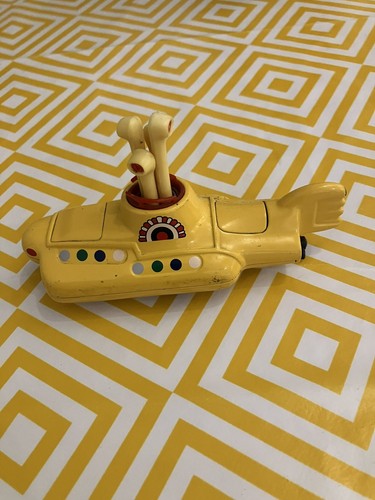 Corgi the beatles yellow - the,